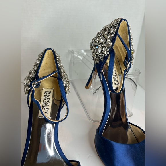 Badgley Mischka
Dawn d'Orsay Evening Sandals - Picture 11 of 16